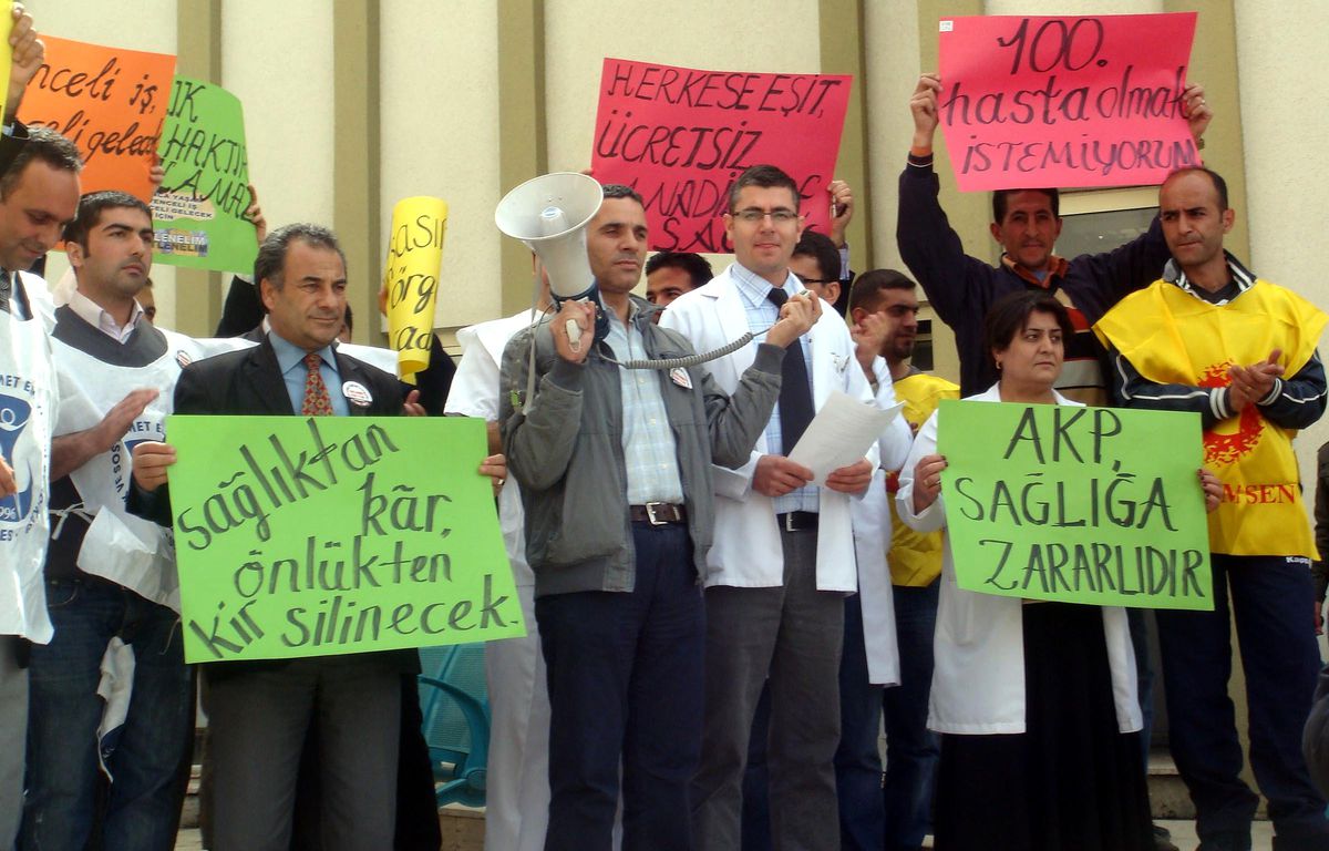 Ağrı'da Sağlıkçılar Eylem Yaptı
