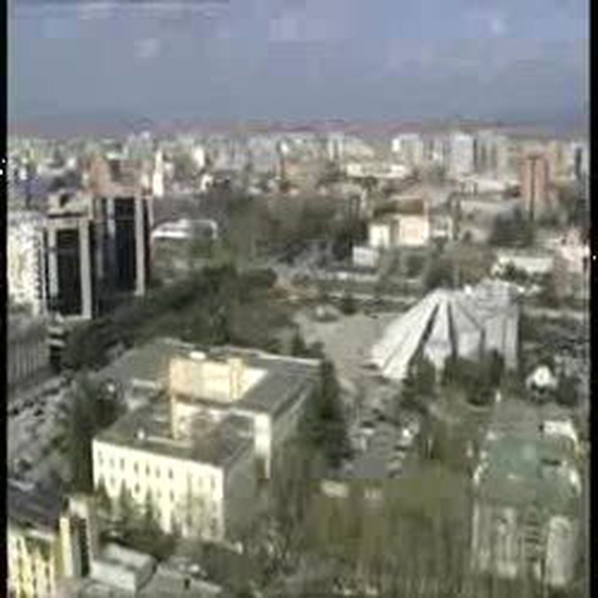 Arnavutluk'ta Seçim Yarışı Kızışıyor