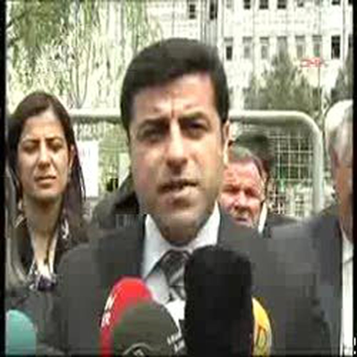 Demirtaş İstifaya Çağırdı