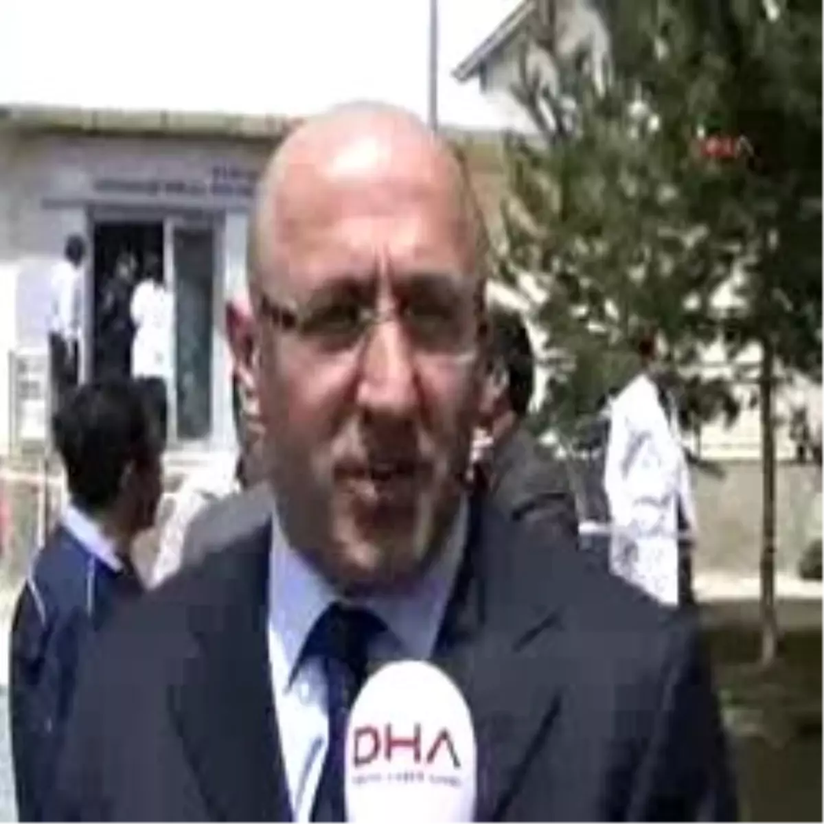 Erzurum Ek Canlarını Kurtarmak İçin Camlardan Atladılar