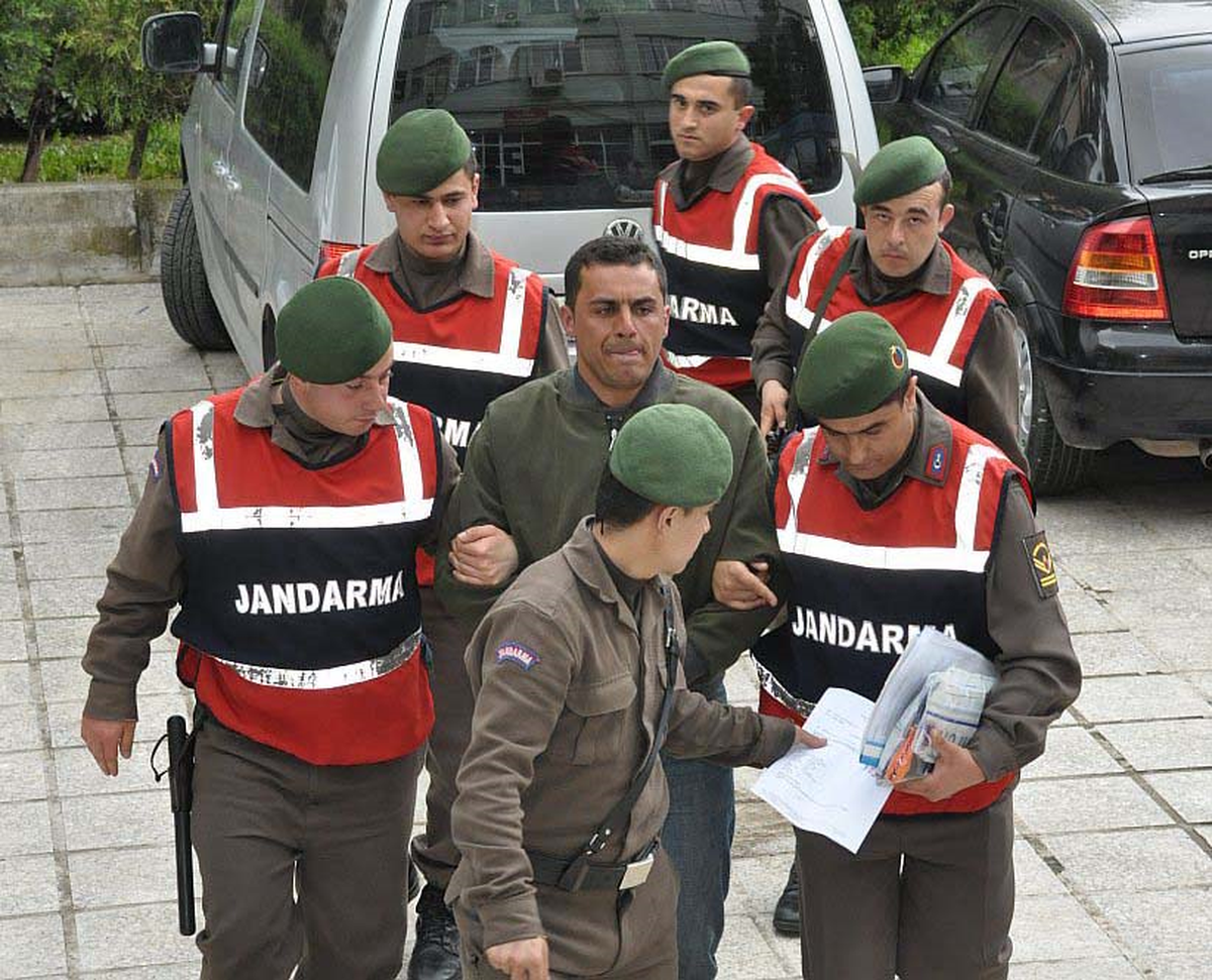 PTT Şubesini Soyan, Hırsızlık Yaparken Yakalandı