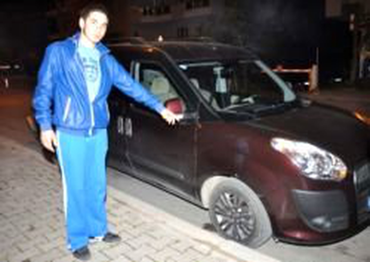 Yolda Giderken Otomobili Kurşunlandı
