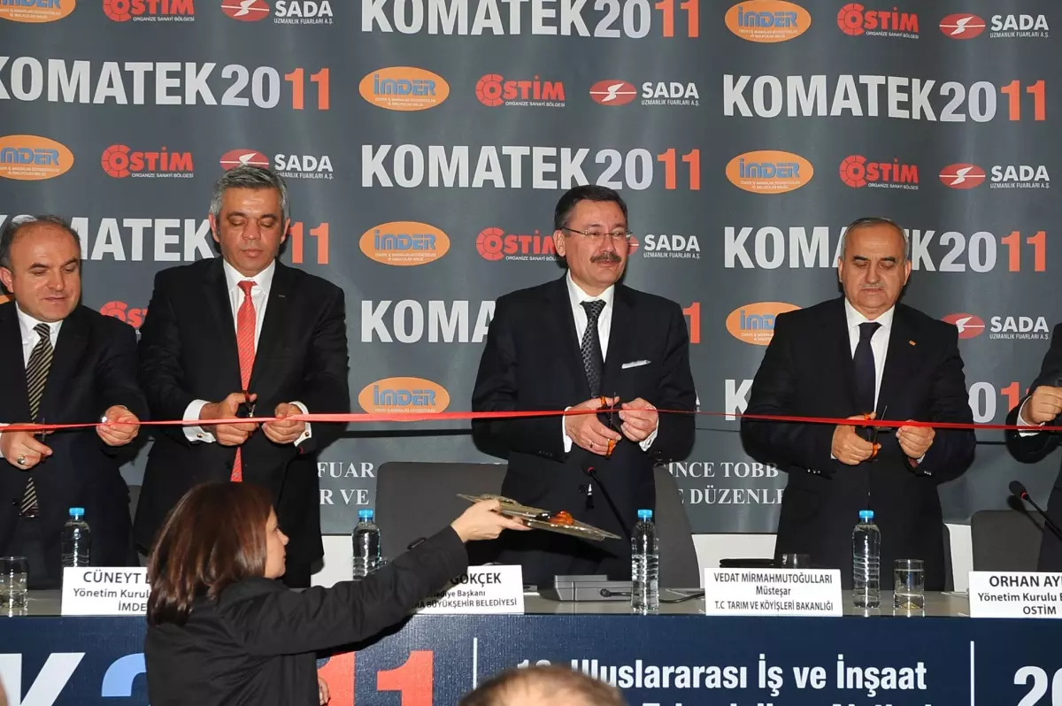 12. Komatek 2011 İş Makinaları Fuarı Açıldı