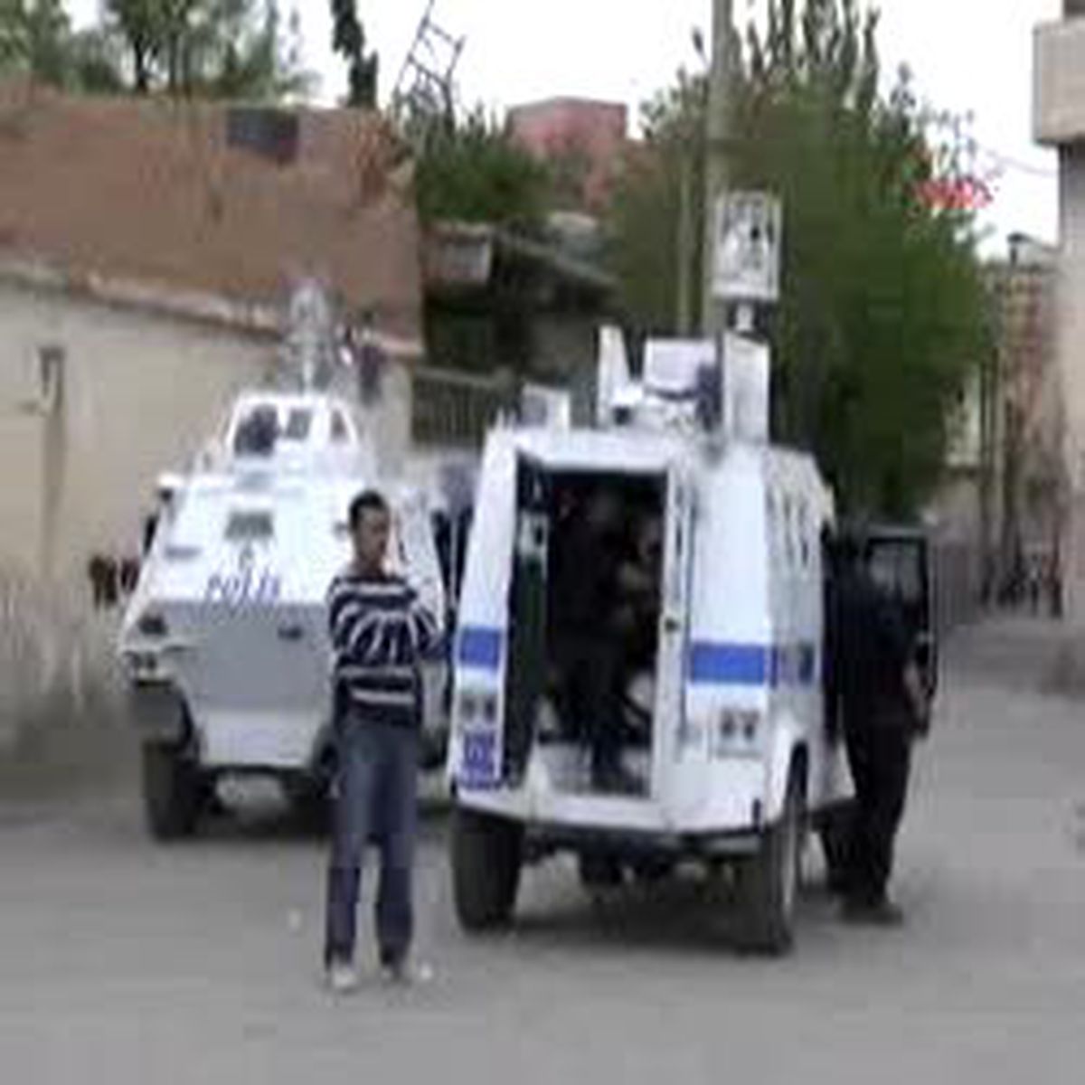 Güneydoğu\'da Bir Çok Yerde Göstericiler Polisle Çatıştı