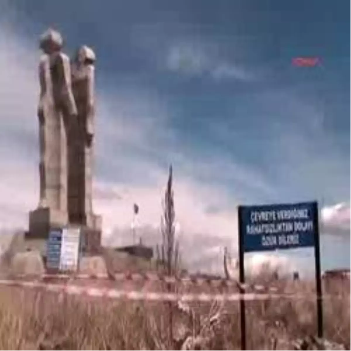 İnsanlık Anıtı\'nı Yapan Ve Yaptıran Birlikteliği