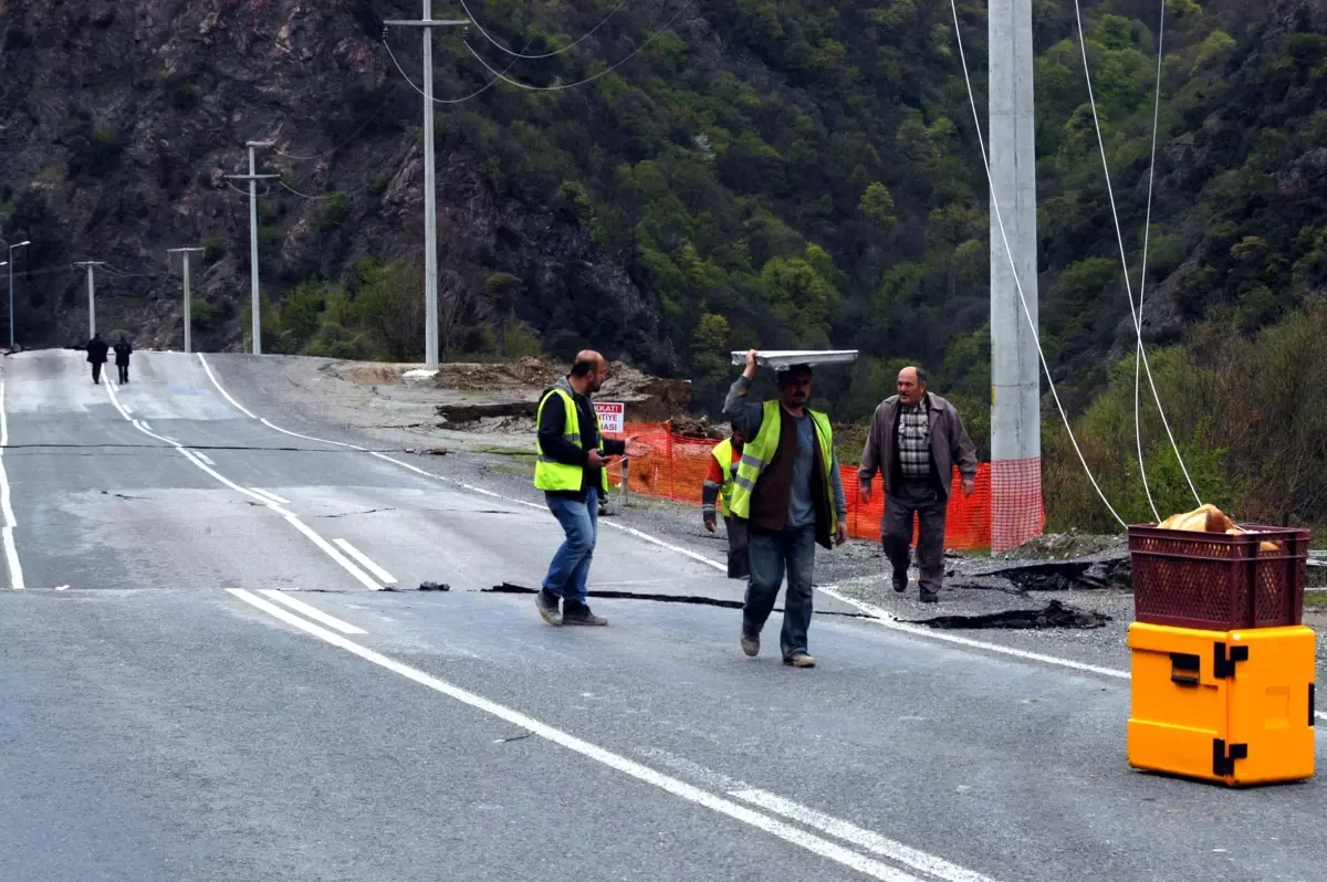 Karabük- Yenice Yolu Heyelan Nedeniyle Kapandı