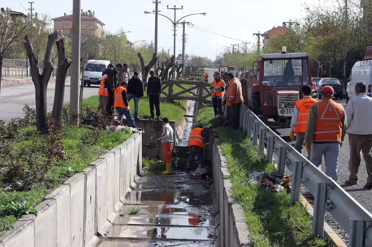 Şehrin Temizliğine Önem Veriyoruz
