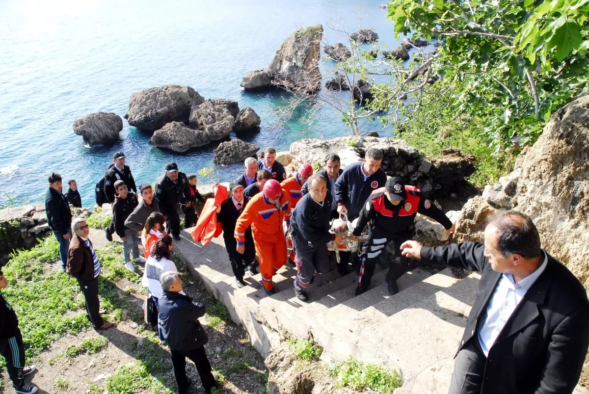 Tuvaletini Yapmak İsterken Falezlerden Düştü