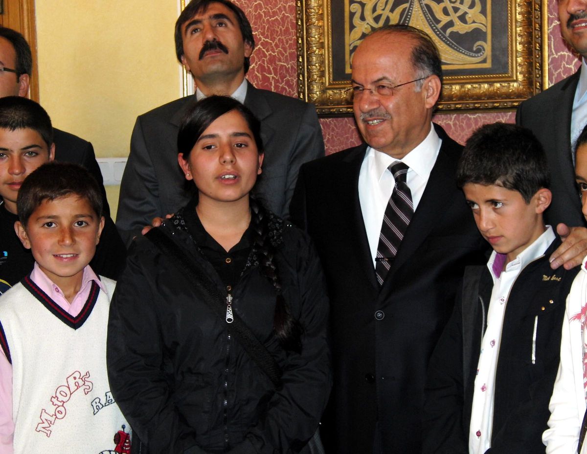 Hakkarili Öğrencilerden Kürtçe Şarkı