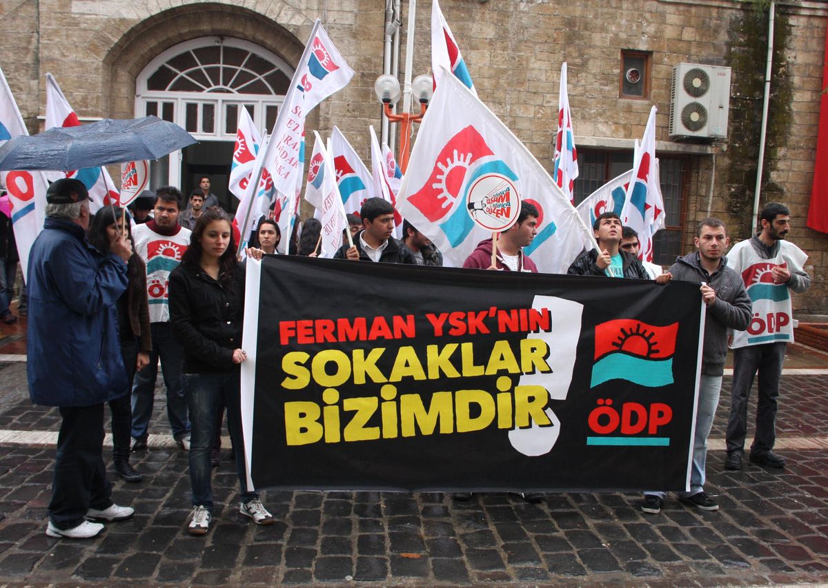 ÖDP'liler Yağmura Rağmen Sokakta