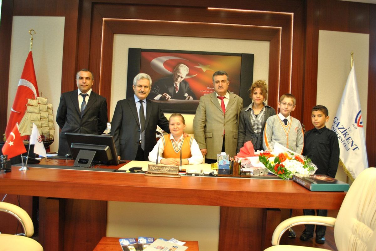 Rektörlük Makamına Kardelen Hancı Oturdu