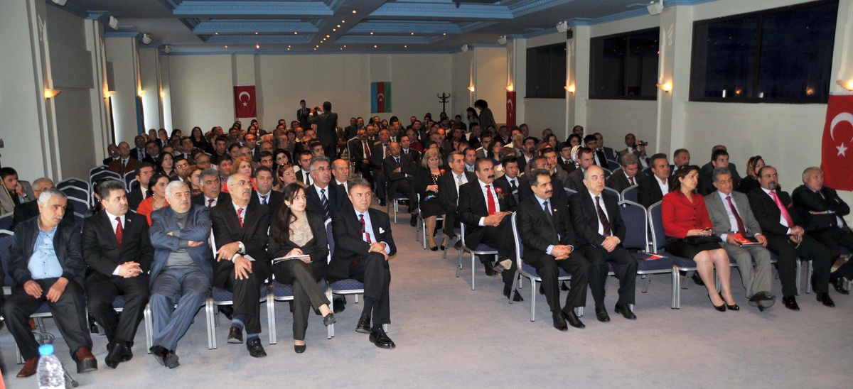 Azerbaycan Türkleri 1'inci Kurultayı Yapılıyor