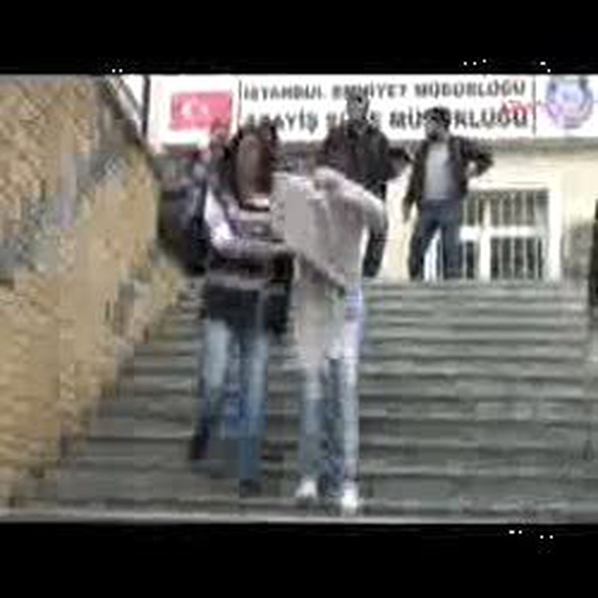 Dekolteli Hırsızlılar Yakalandı