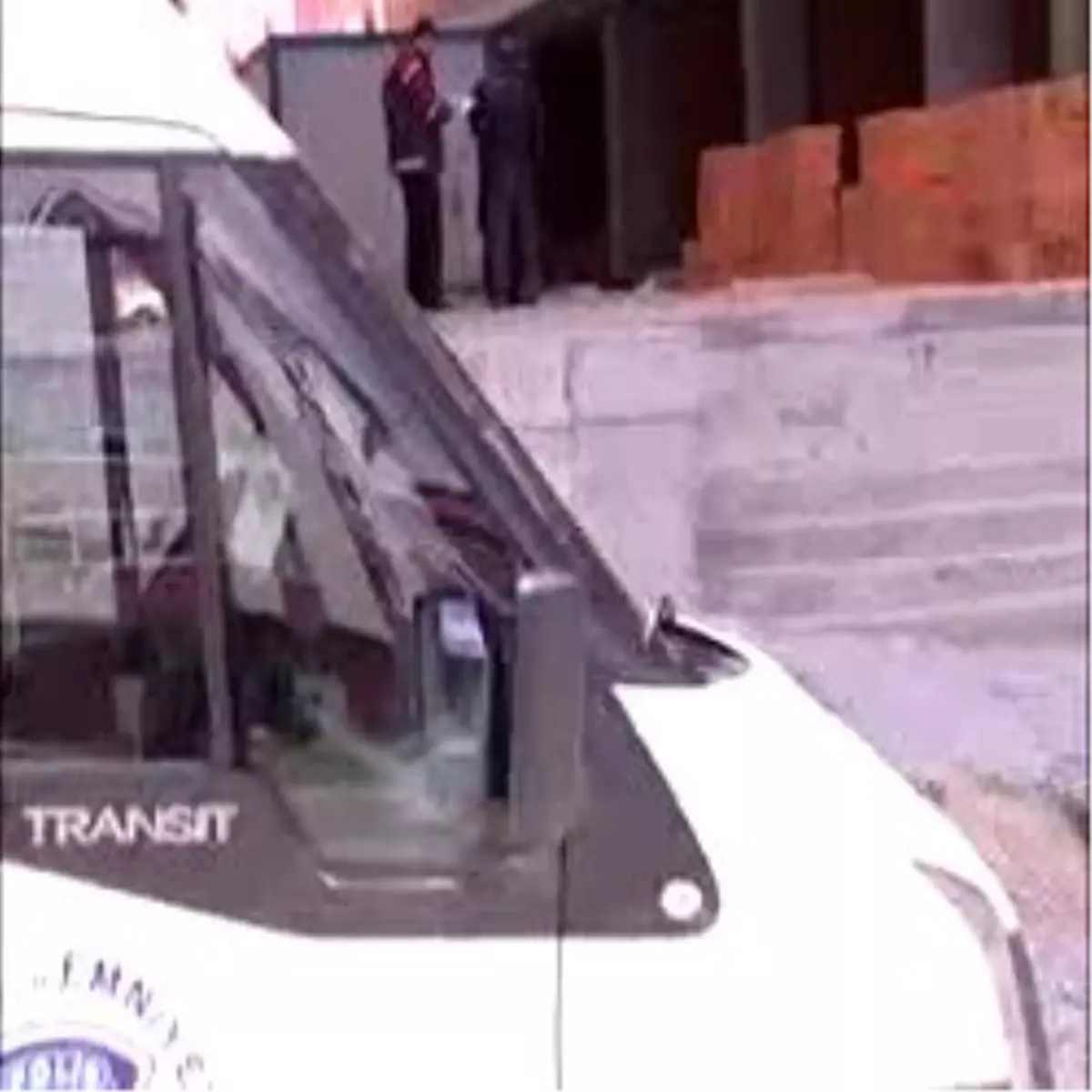 Esenyurt\'da Patlamamış Halde 29 Molotof Kokteyli Ele Geçirildi... 