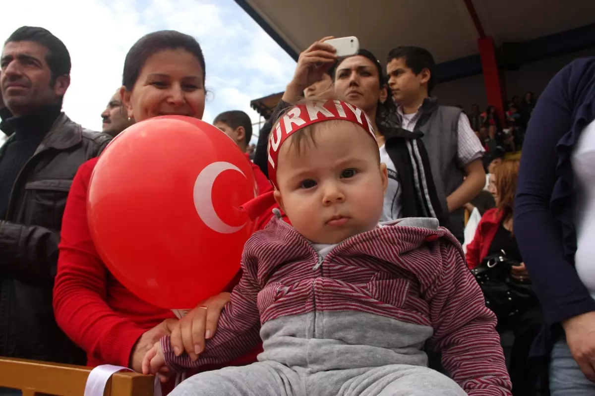 Mersin\'de Renkli 23 Nisan Kutlaması