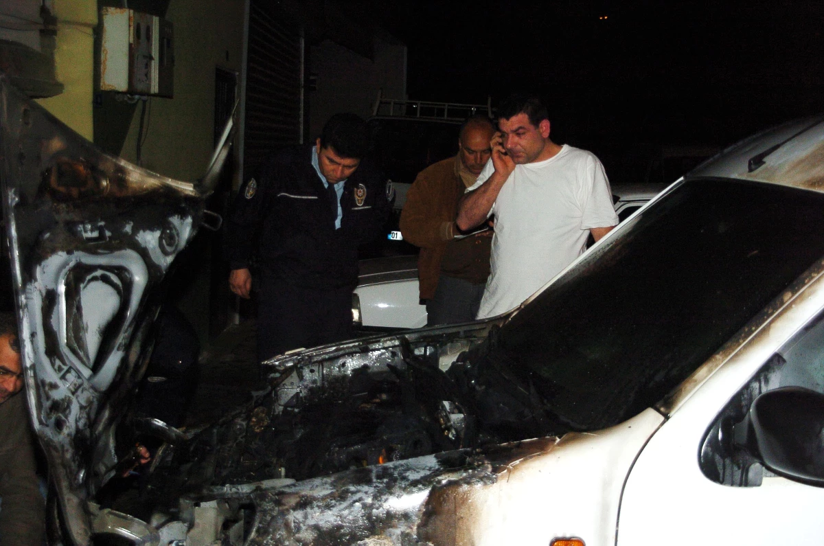 Adana\'da 2 Araç Kundaklandı