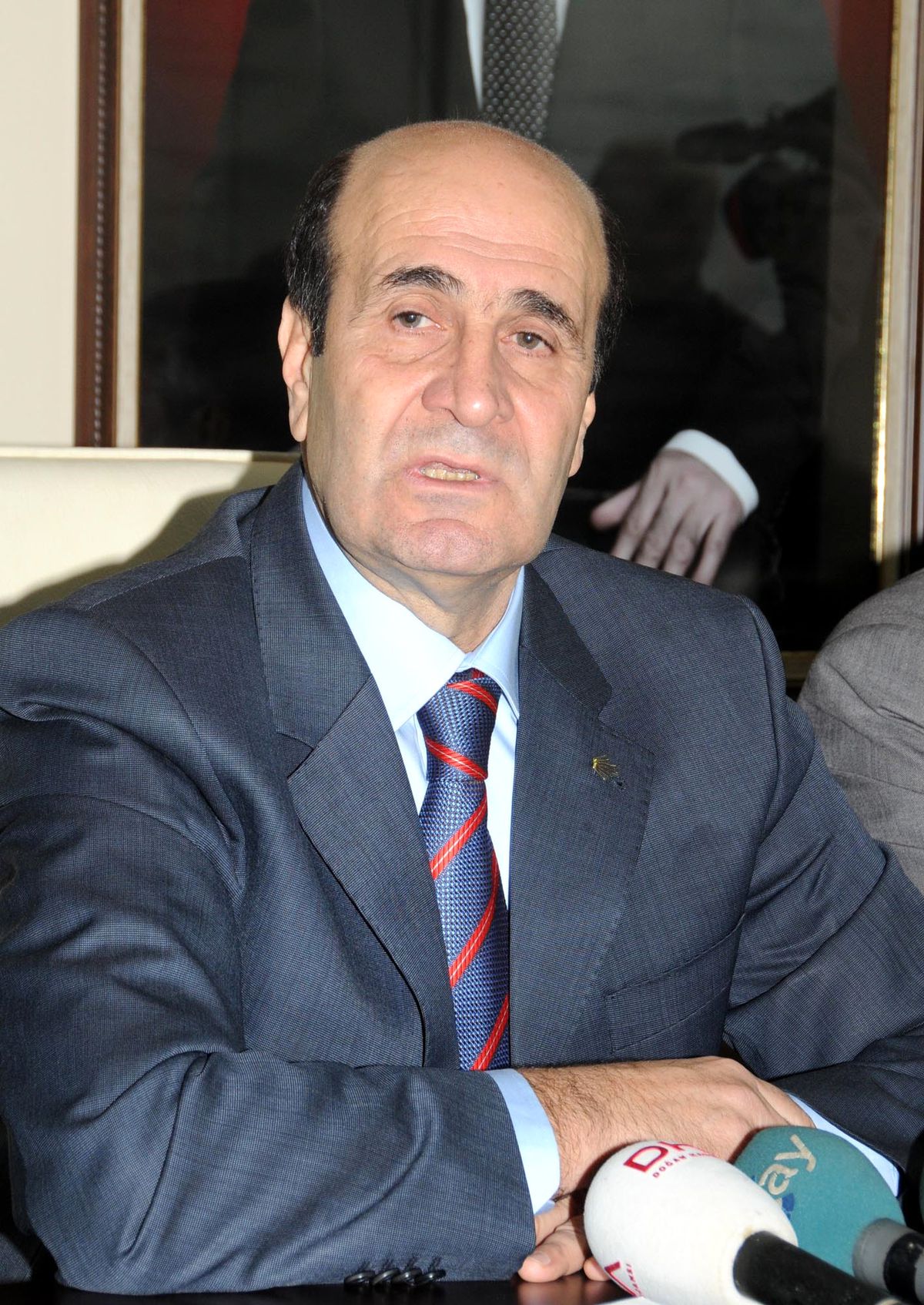 CHP\'li Canalioğlu\'ndan Bakan Özak\'a Trabzonspor Eleştirisi