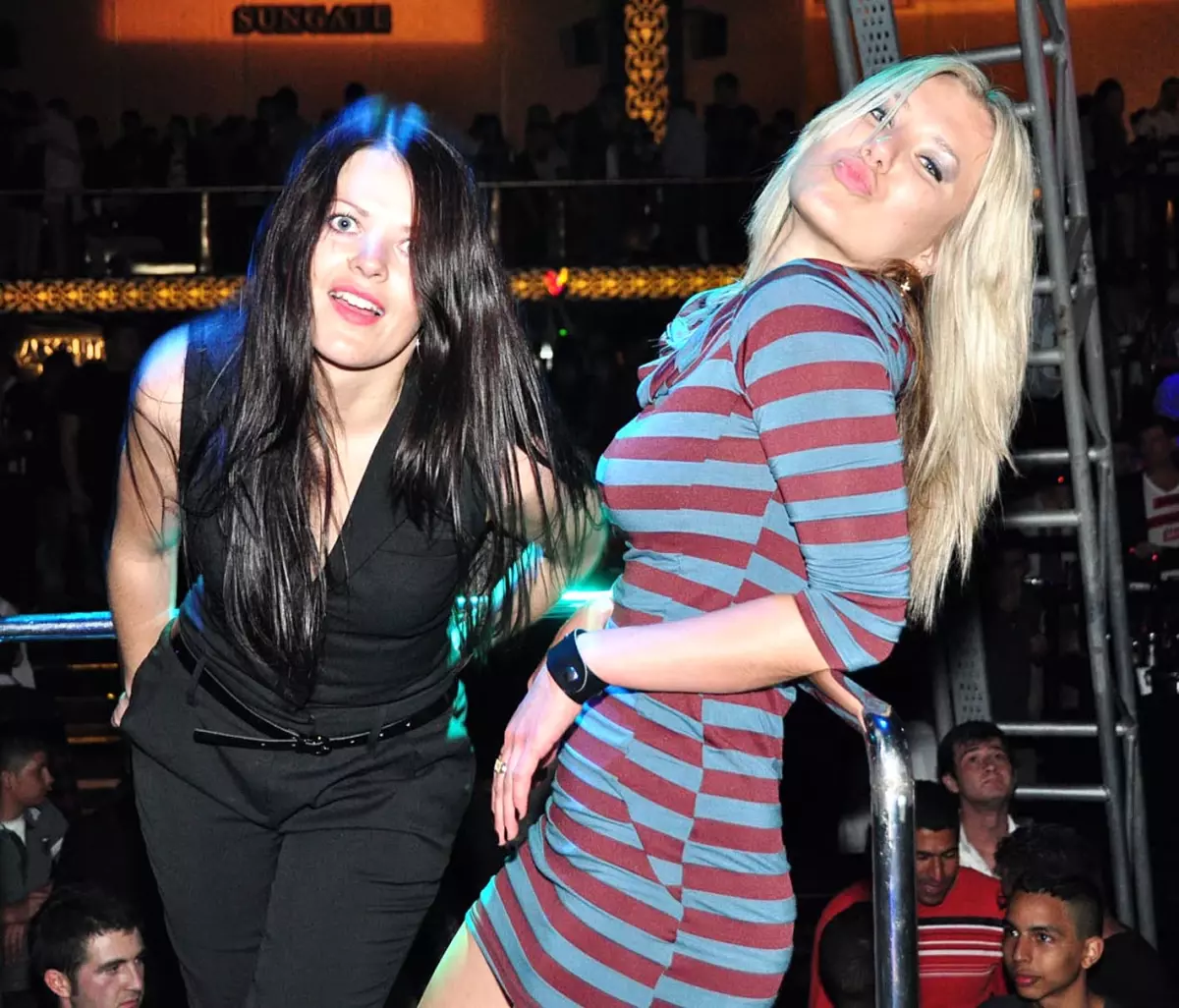 Kemer\'de Çılgın Geceler Başladı