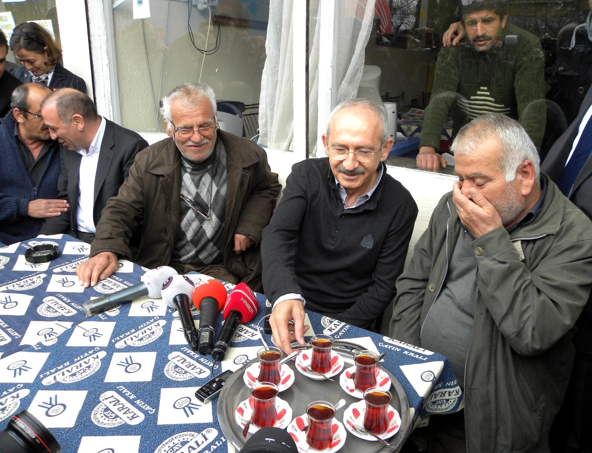 Kılıçdaroğlu, Şehit Madenci Ailelerini Ziyaret Etti