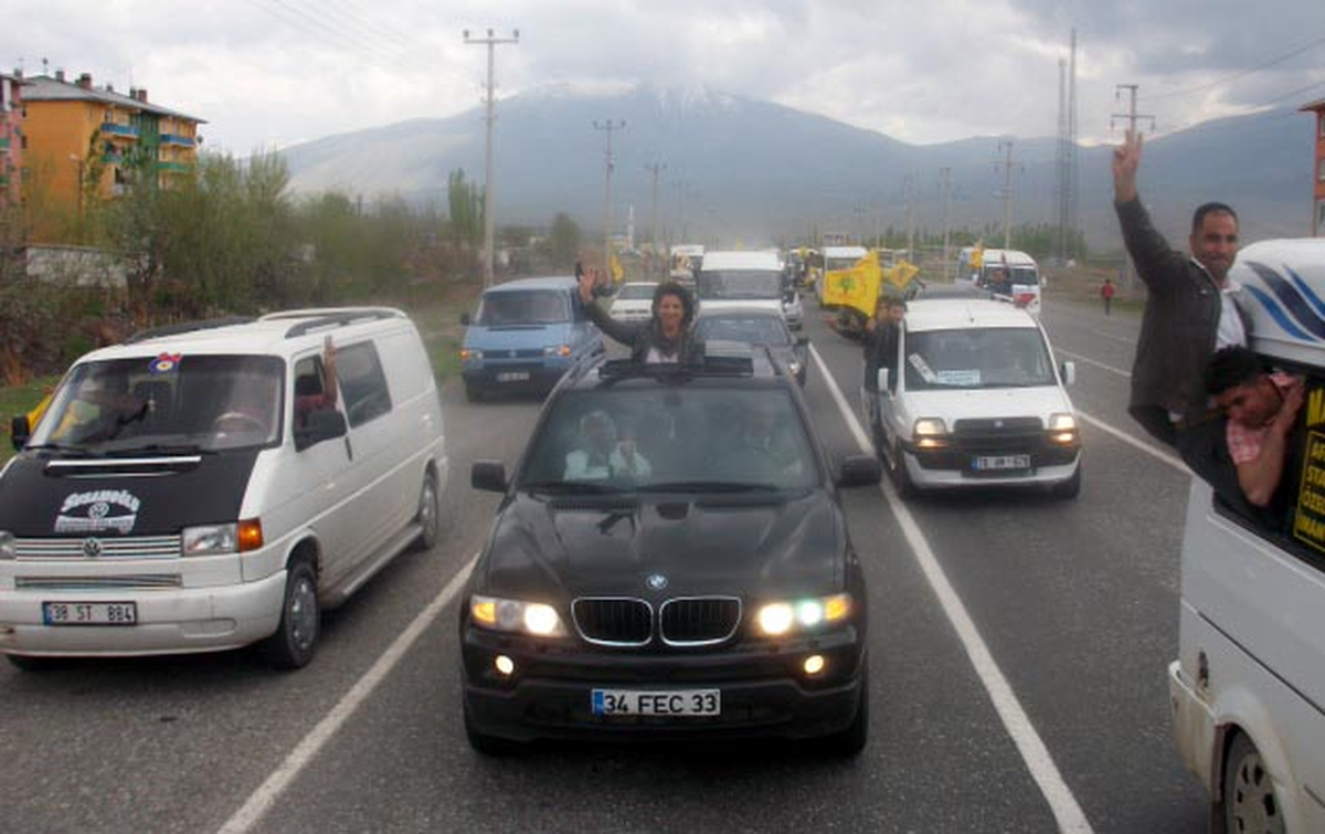 Pervin Buldan'a 40 Motosikletli Karşılama
