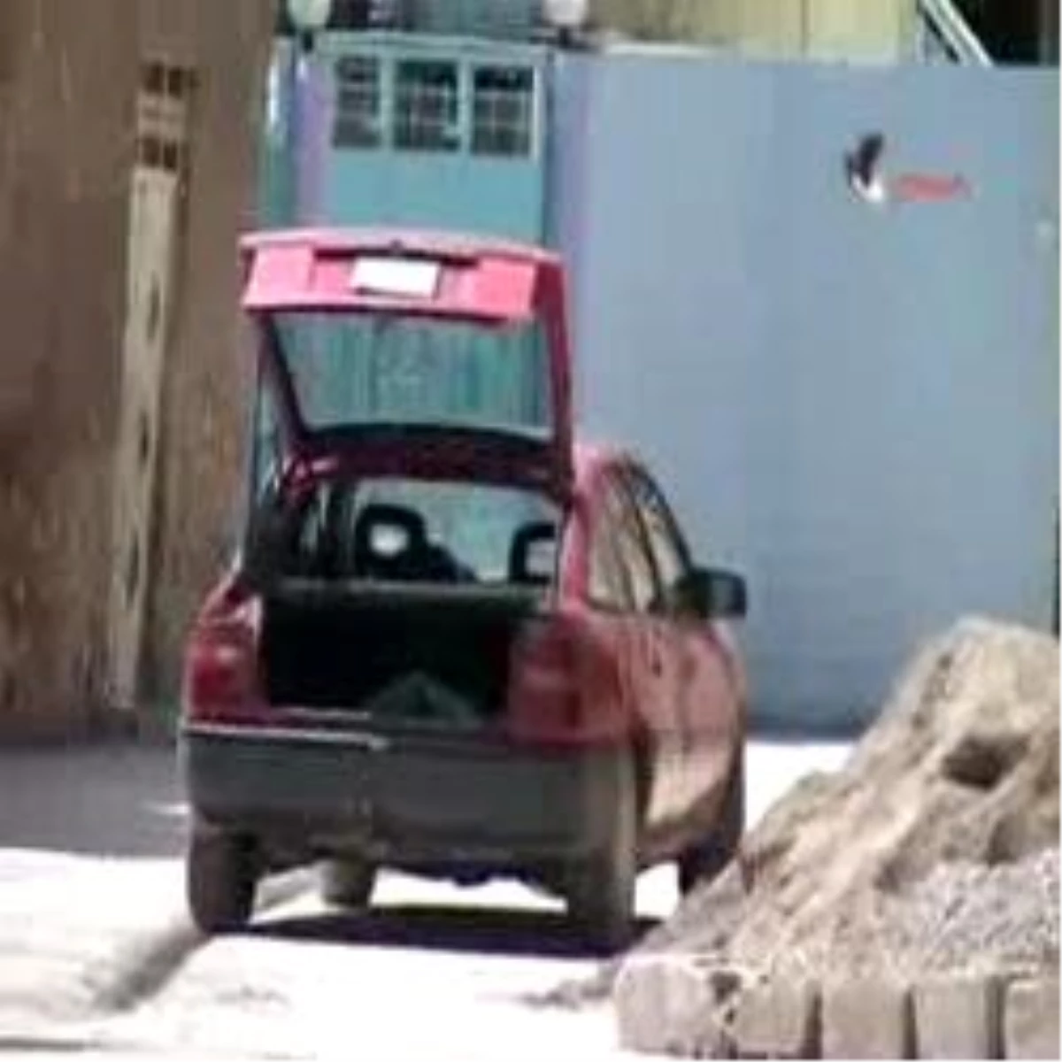 Tuzhurmatu\'da Polis Bomba Yüklü Aracı İmha Etti