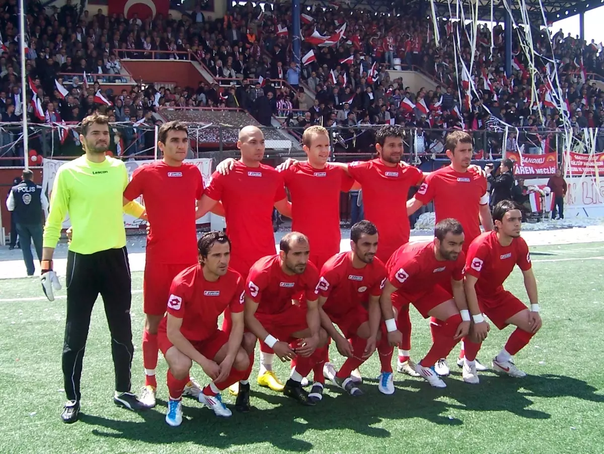 Yeni Sandıklıspor Namağlup Şampiyon