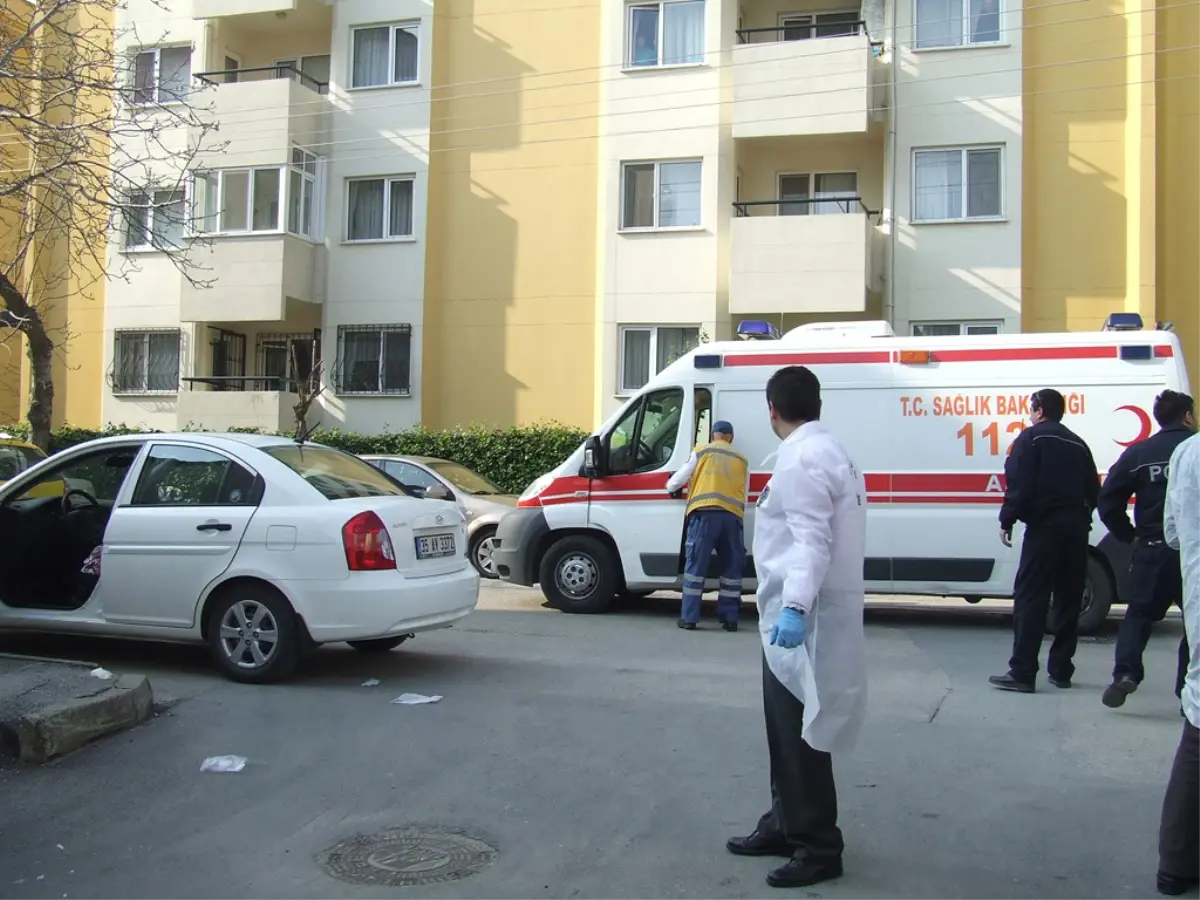 Eski Nişanlısının Evinin Önünde Falçata ile Boğazını Kesti