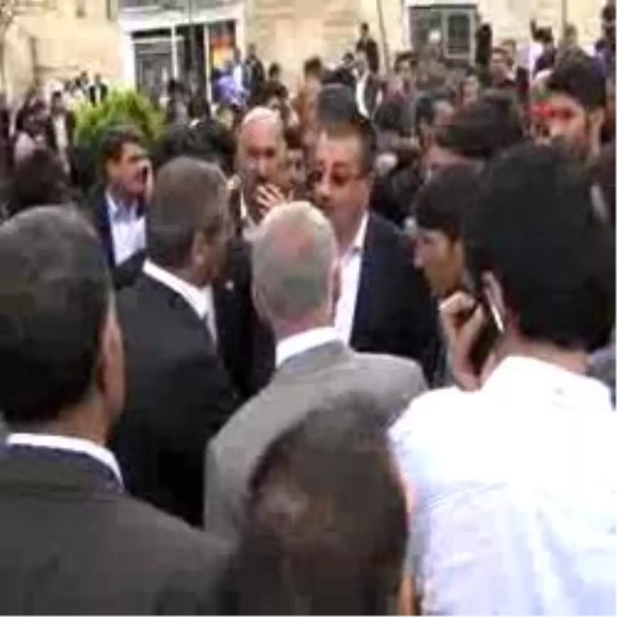 Şanlıurfa\'da \'Öcalan\' Sloganlı Yürüyüş