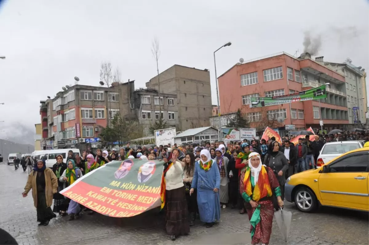 Van\'da Çadır Kaldırıldı, Hakkari\'de Kepenkler Kapalı