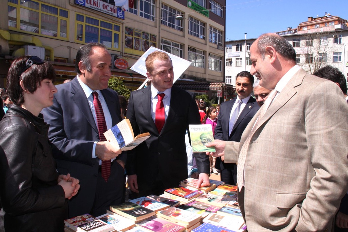 Deniz Caddesinde Kitap Okuma Etkinlikleri Yapıldı.