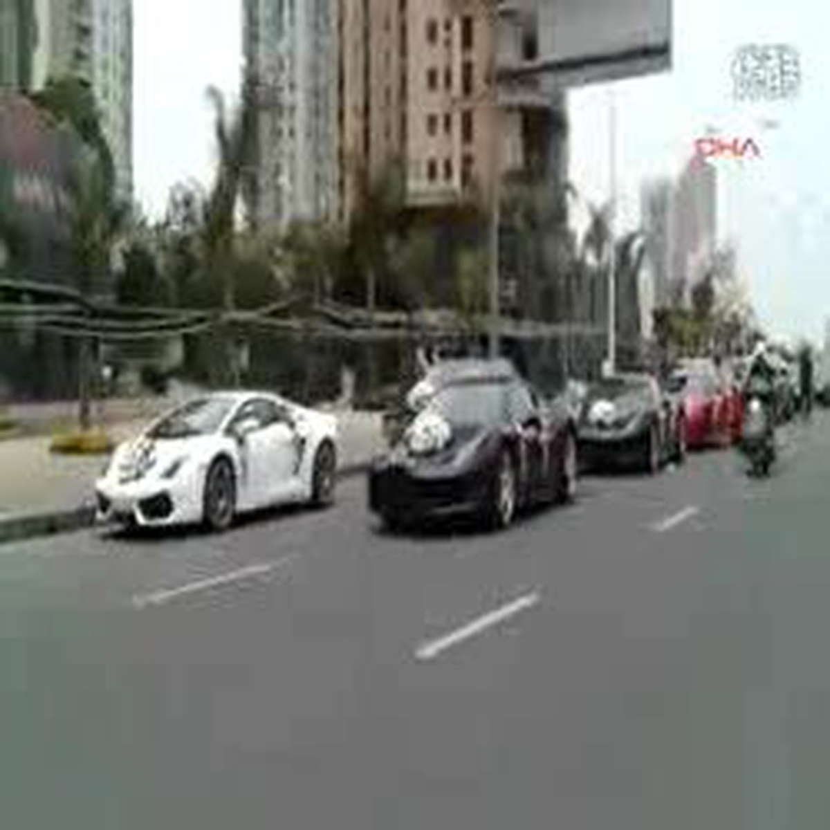 Düğün Konvoyu Değil Sanki Lüks Oto Galeri