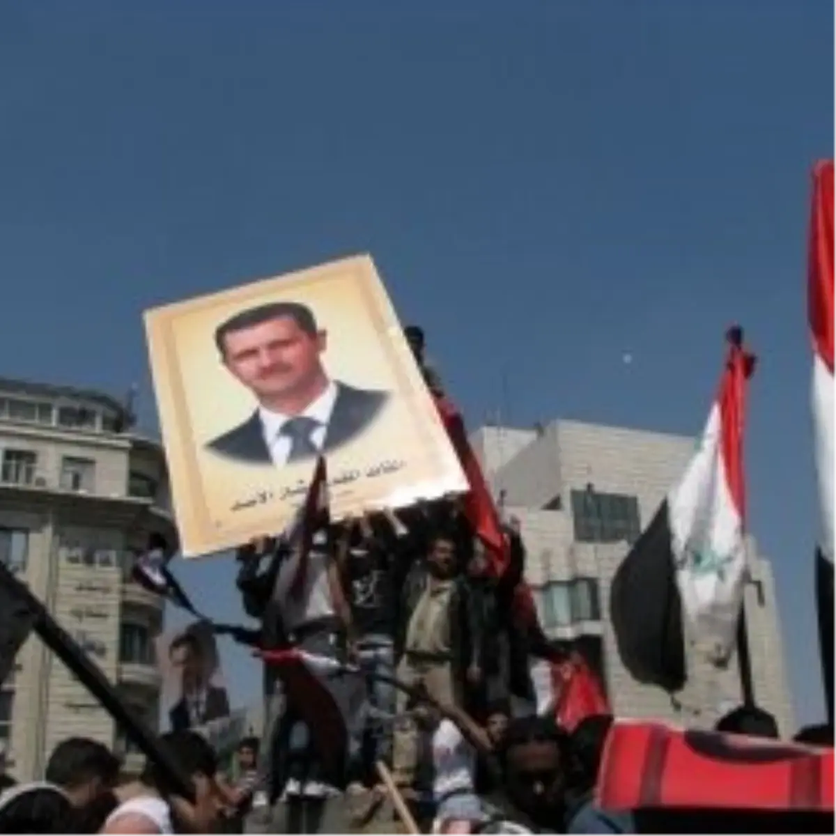 Suriye\'de Kan Gövdeyi Götürüyor