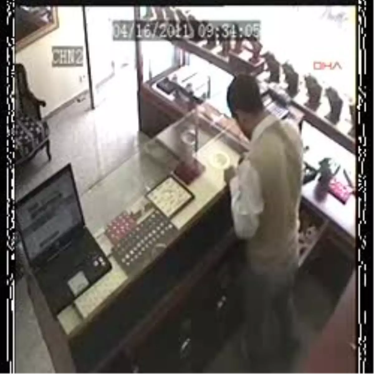 10 Yaşındaki Çocuğa 18 Bin Lirayı Böyle Çaldırdılar