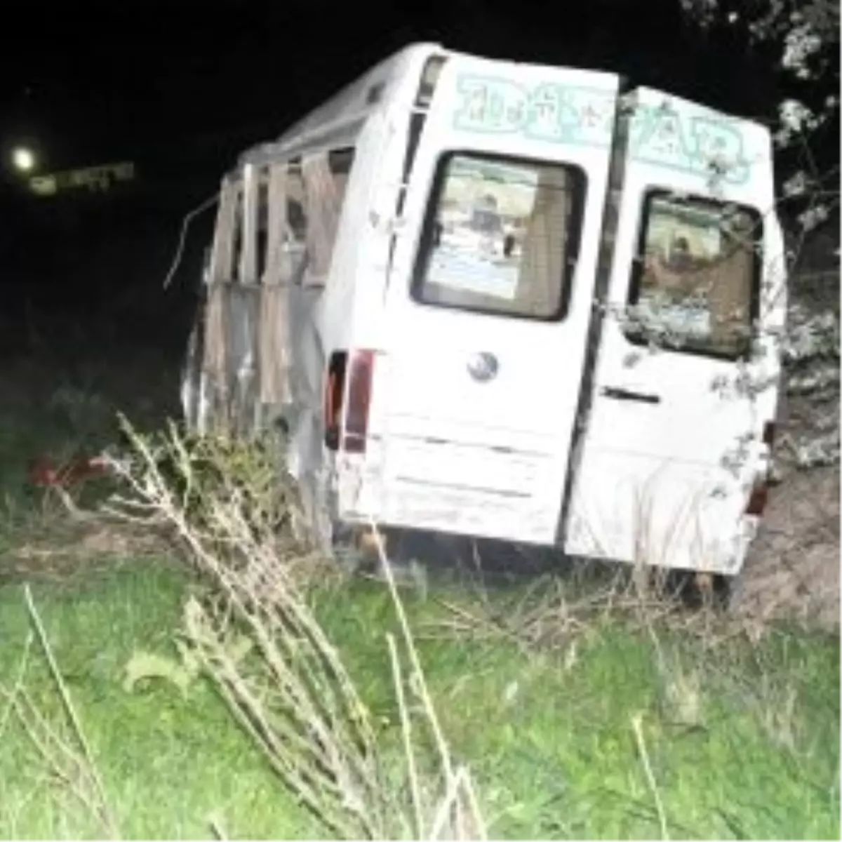 Minibüs Karşı Şeride Geçti, Takla Attı, Şarampole Yuvarlandı: 2 Ölü 11 Yaralı