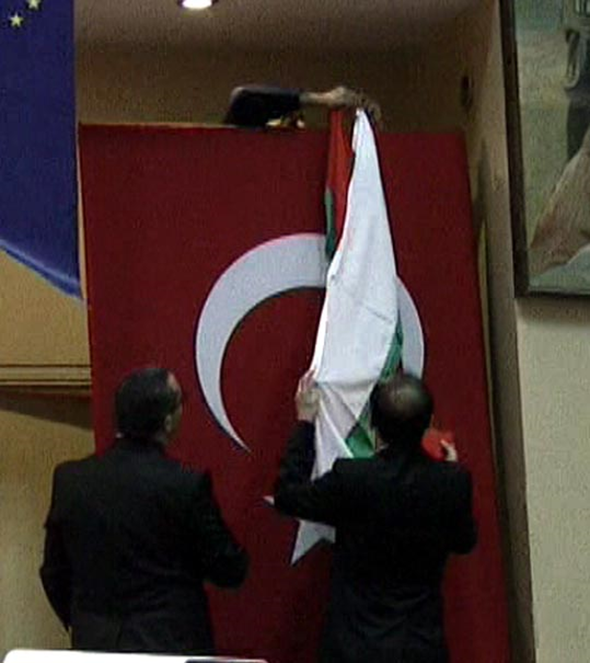 Salonda Bayrak Krizi