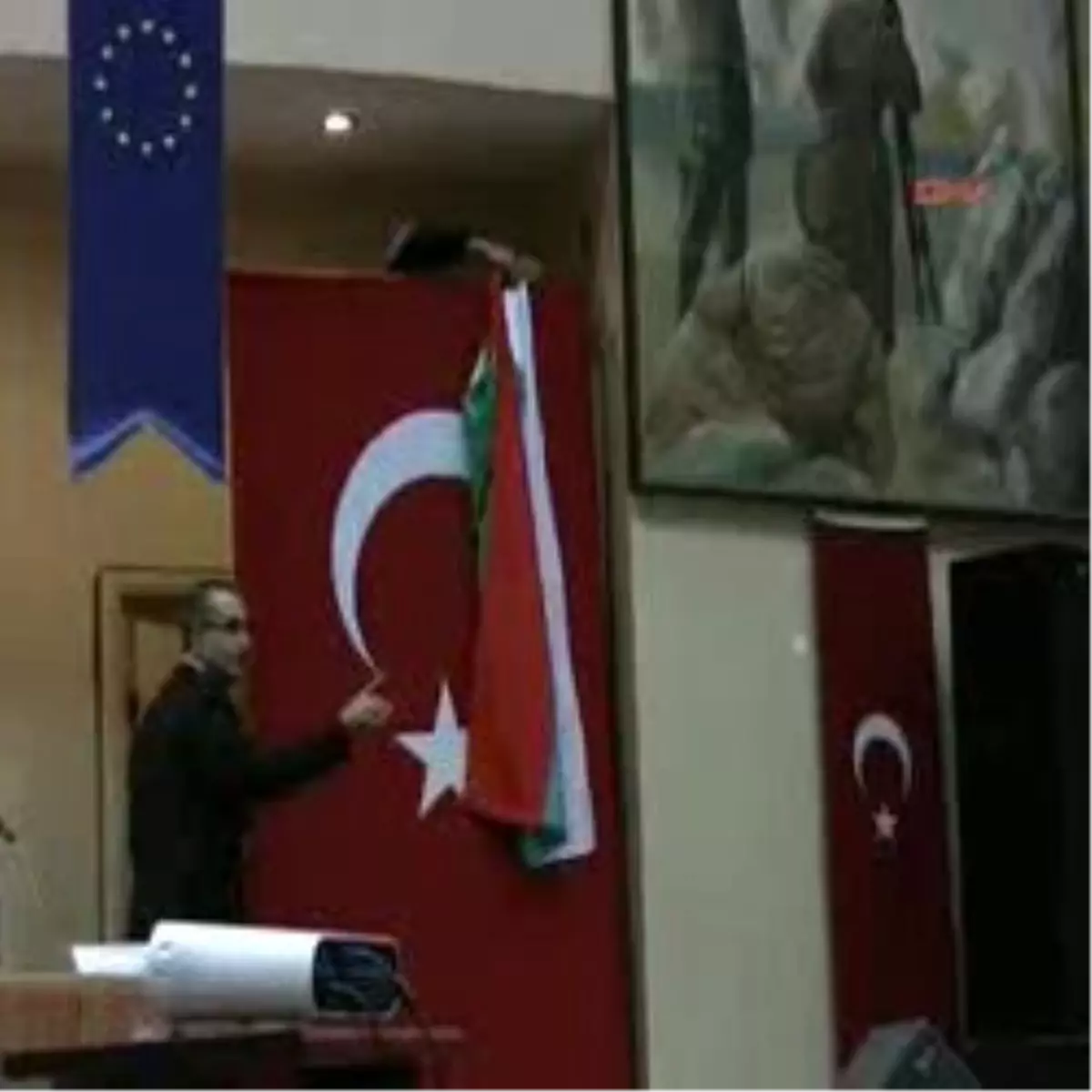 Salonda Bayrak Krizi