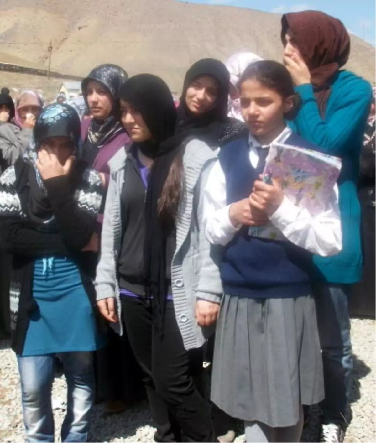 Soba Kurbanı Öğretmen Gözyaşları ile Uğurlandı