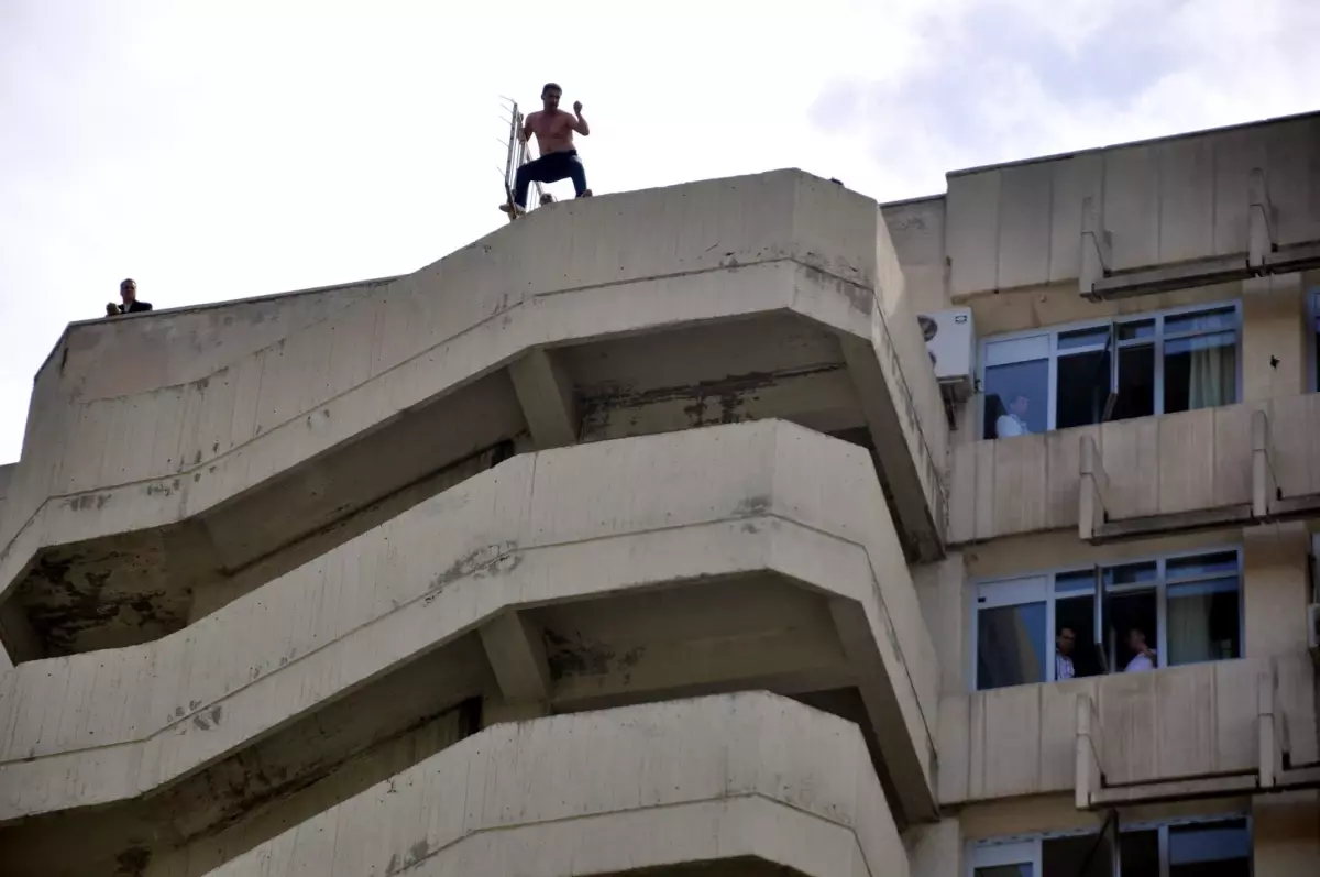 Üniversite Hastanesi Çatısında 4 Saatlik Eylem