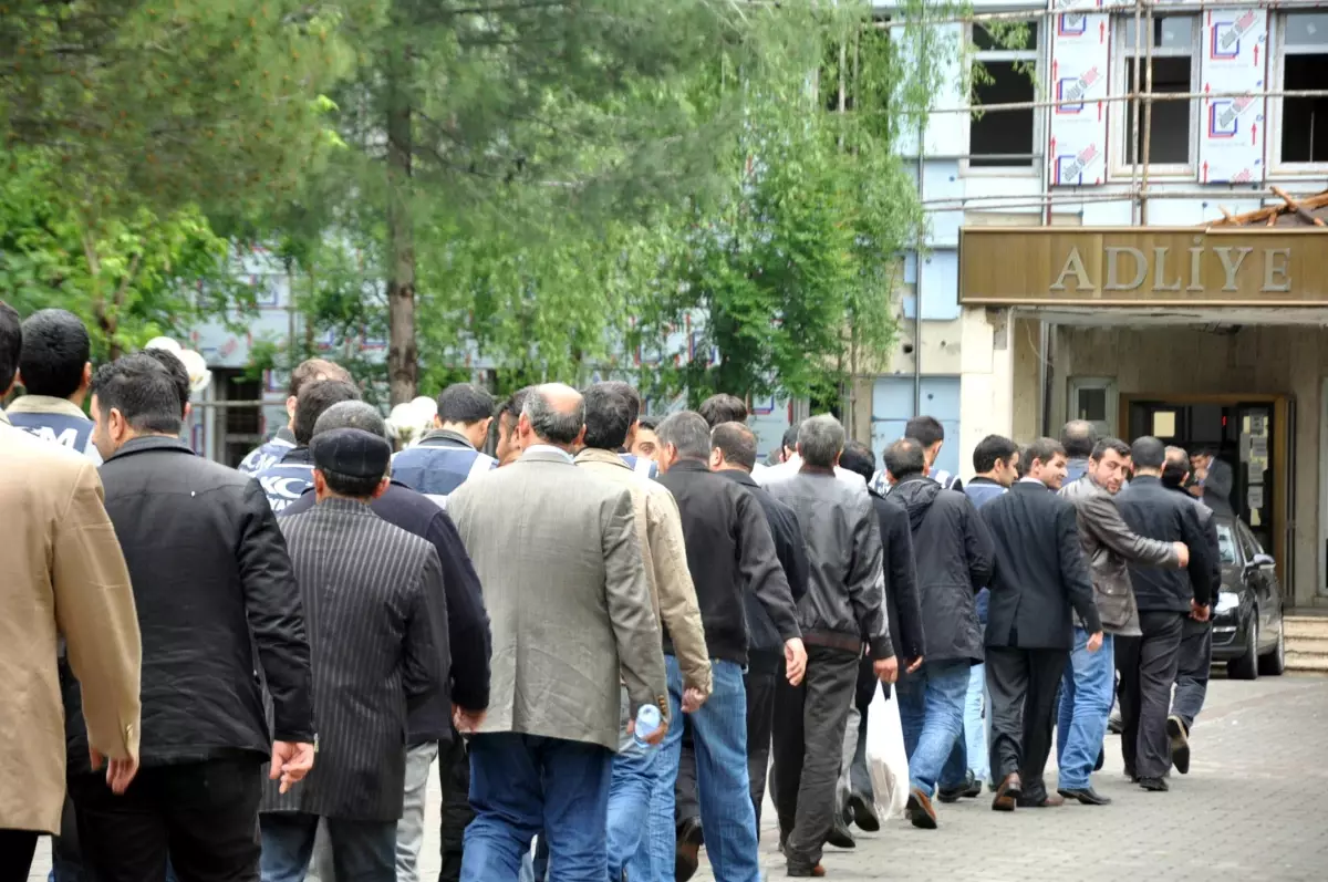 Kaçak Sigara Şebekesine Operasyon: 21 Gözaltı