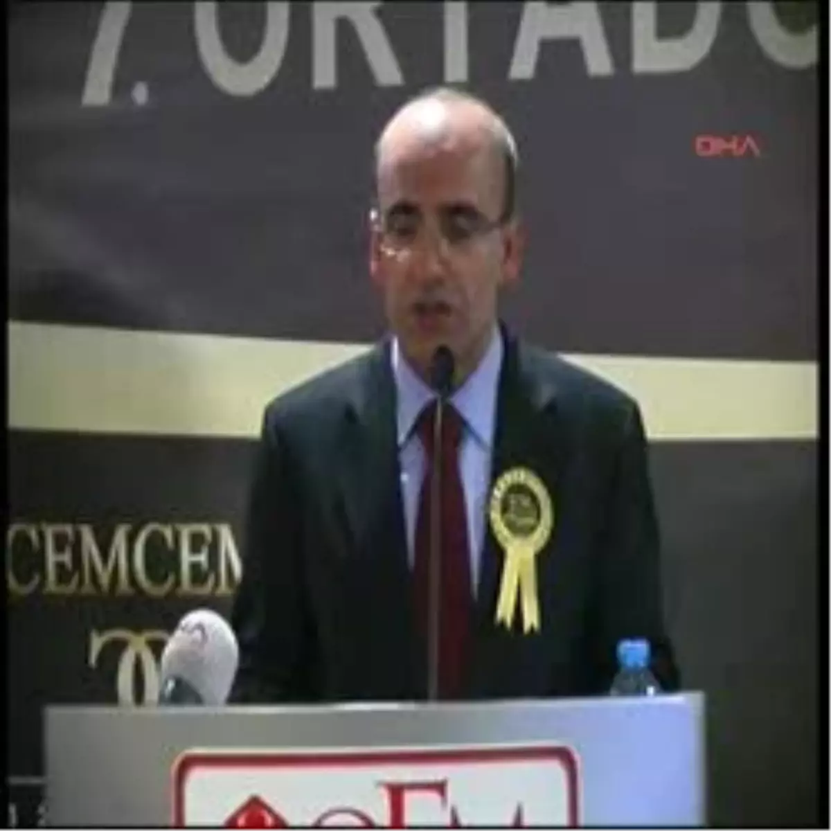 Maliye Bakanı Şimşek Kürsüde Gözyaşlarını Tutamadı, Eşini de Ağlattı