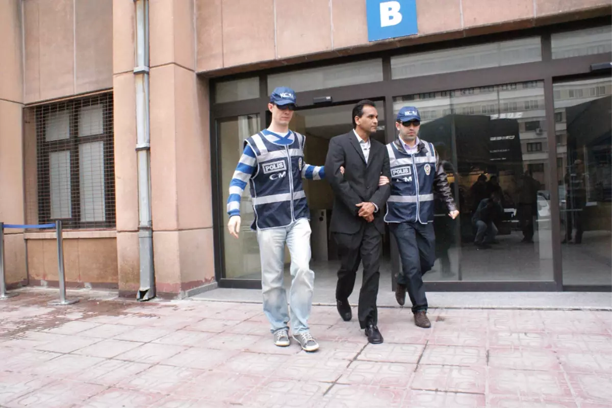 Midelerinden 2 Kilo 430 Gram Likit Kokain Çıktı