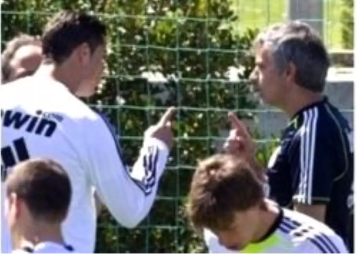 Mou, Ronaldo\'ya Cezayı Kesti