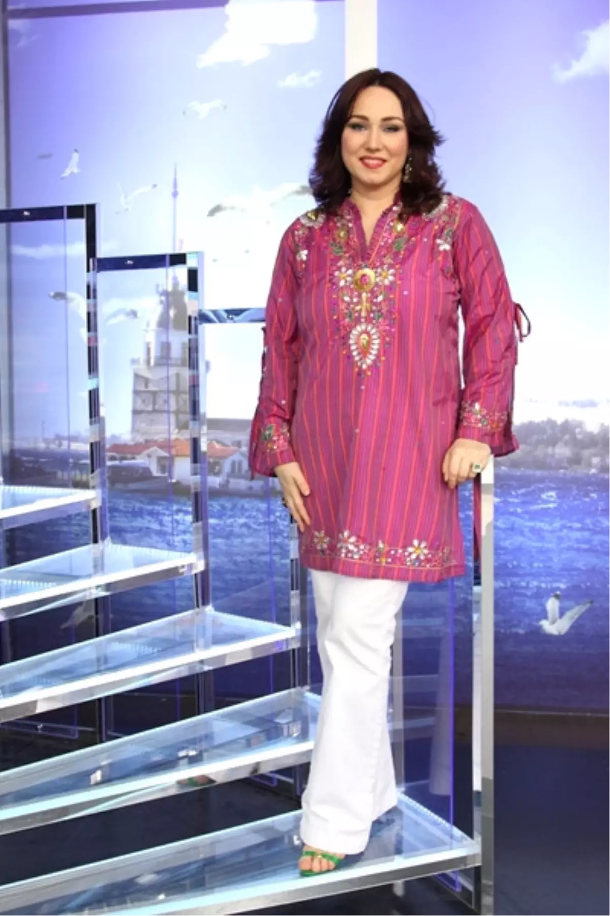 Şebnem KısaparmakSTV'de Yepyeni bir Programa Başlıyor