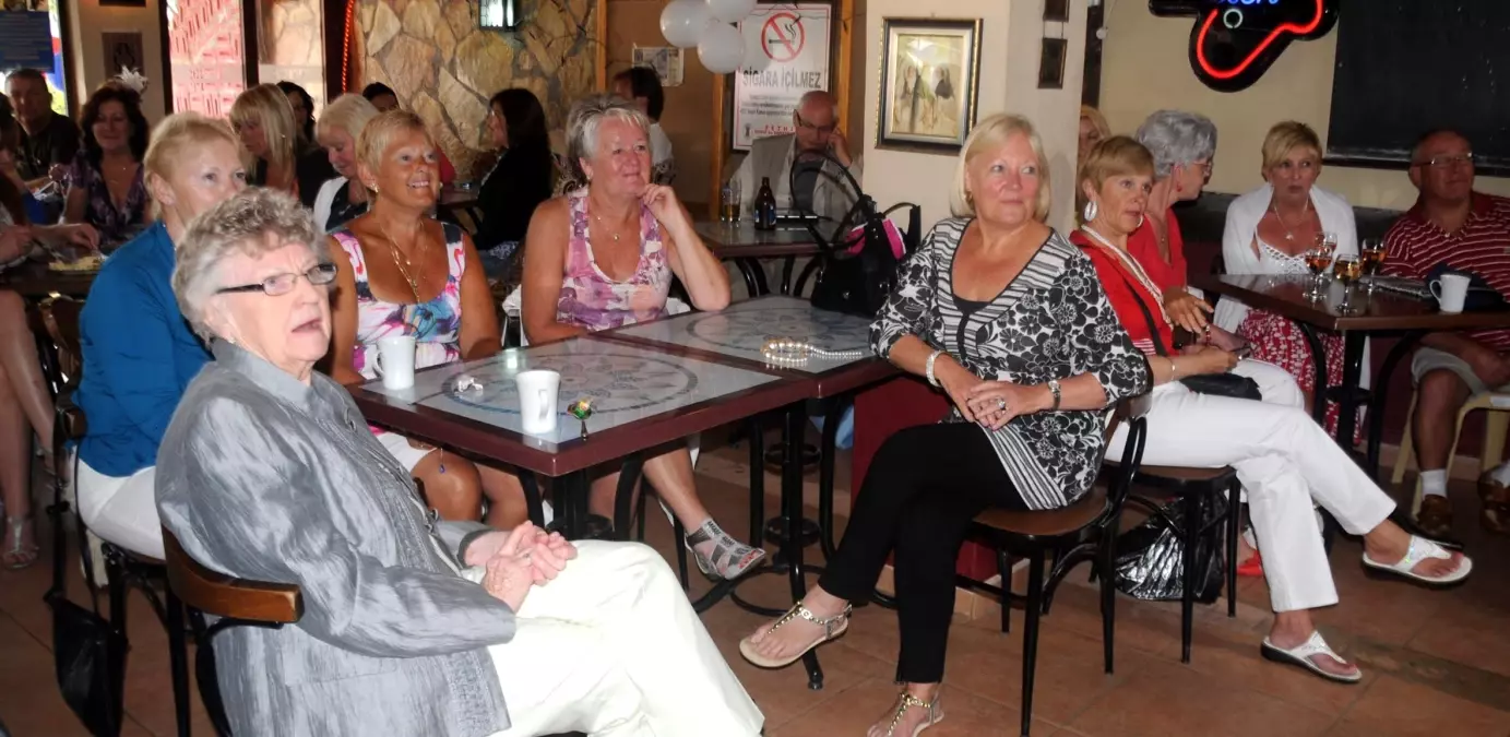 Yılın Düğününü Fethiye\'deki İngilizler de İlgiyle İzledi