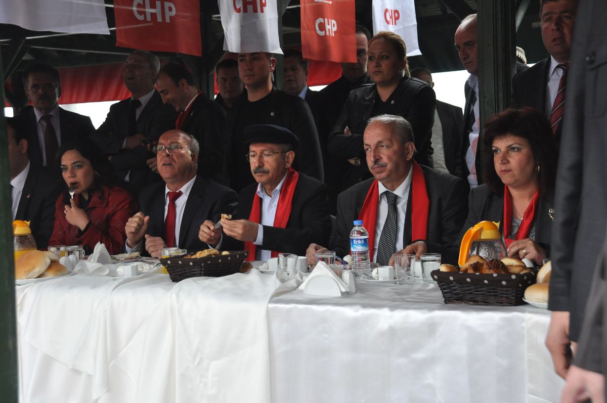 Kılıçdaroğlu'na 'Gemicik' Hediye Edildi