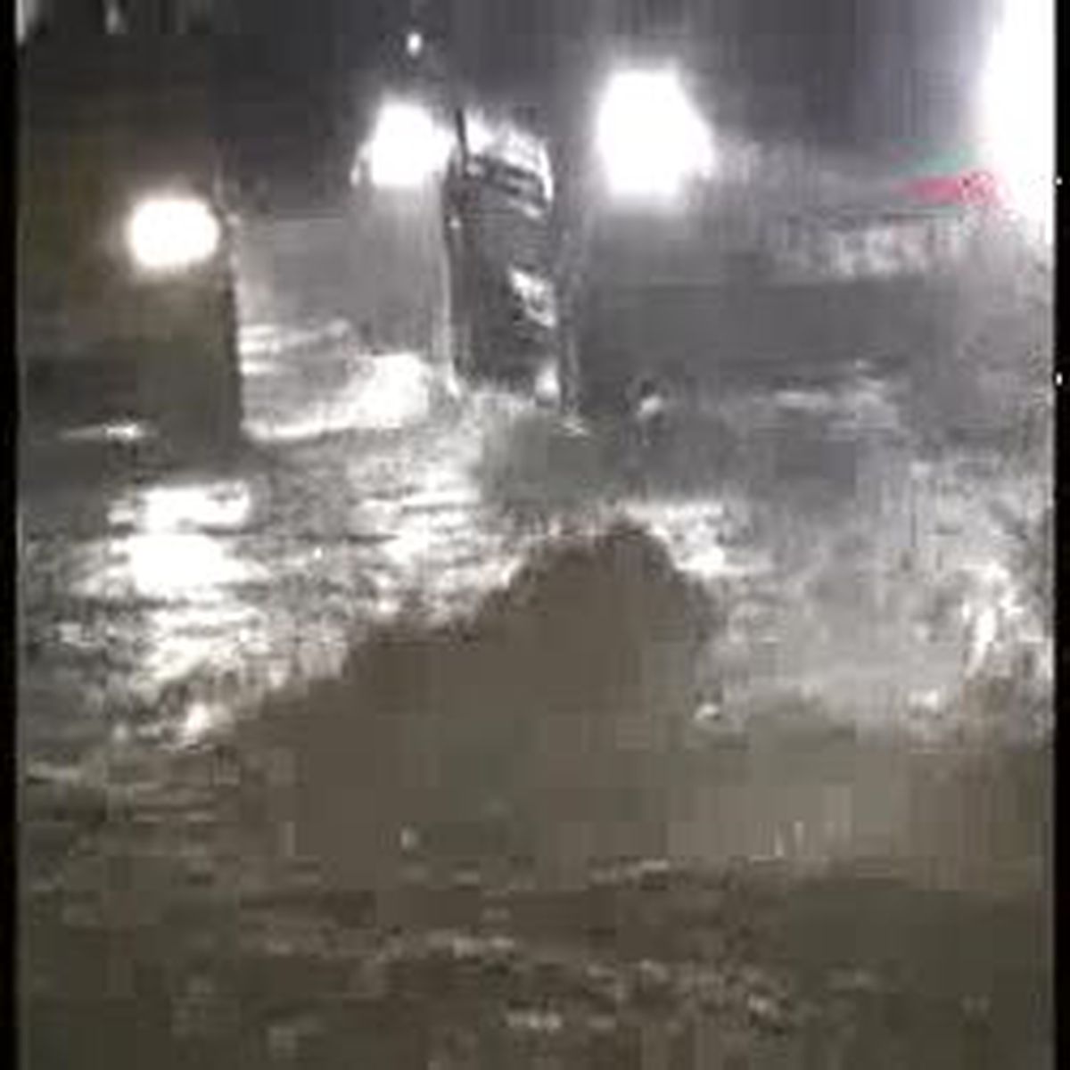 Sağanak Yağış Su Baskınına Yol Açtı Sağanak Yağış Su Baskınına Yol Açtı