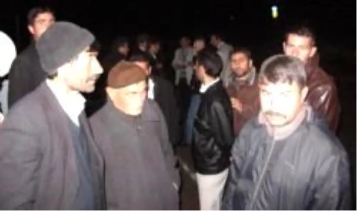 Başbakan Erdoğan, Hava Limanında Köylünün Sorununu Dinledi