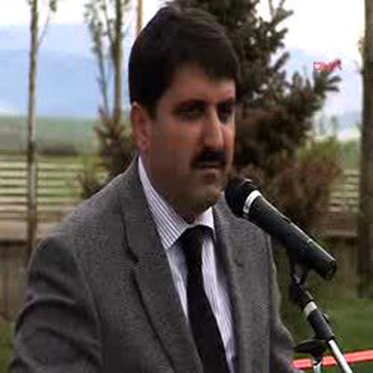 Deprem Köyüne, Deprem Şehitleri Anıtı