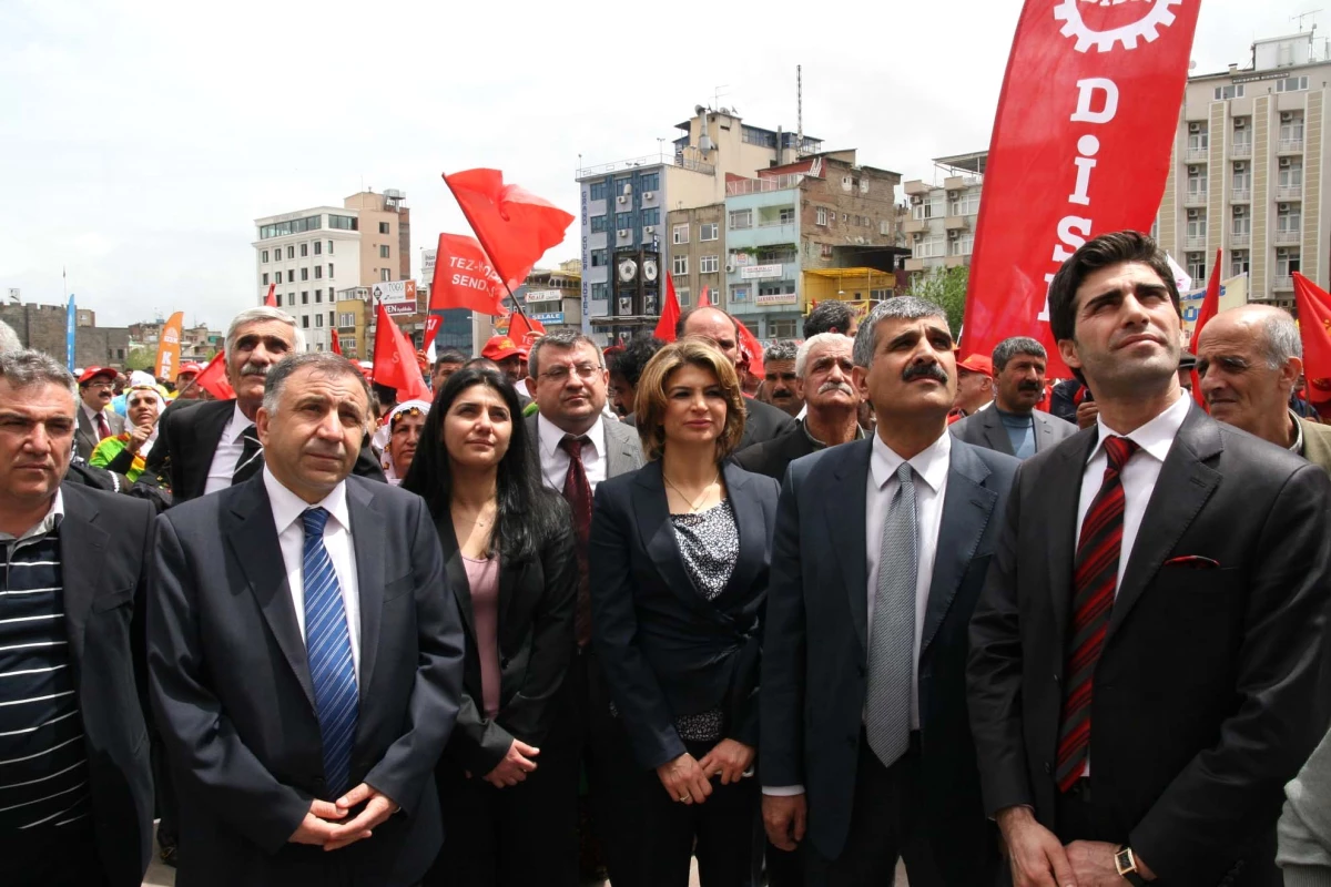 Diyarbakır\'da 1 Mayıs Mitingine, BDP ve CHP\'liler de Katıldı