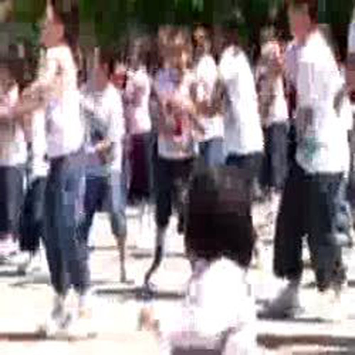 'En Kısa Kadın'ndan Apaçi Dansı
